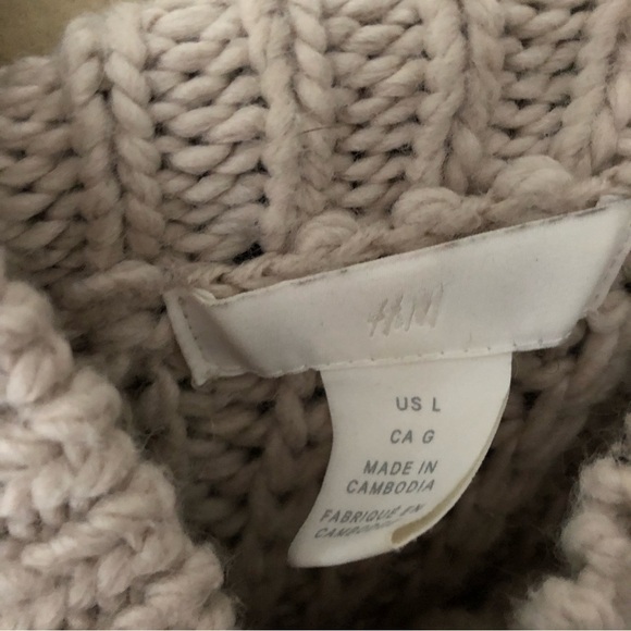 H&M Chunky Knit Wool blend Turtleneck Sweater in Large Cream - Picture 12 of 13